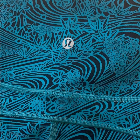 Lululemon Crop Leggings Size 4 - Teal - Picture 3 of 4